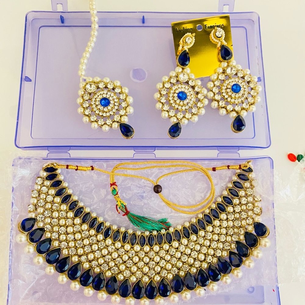 Indian choker style set with tikka. new never wore didn’t match with my outfit